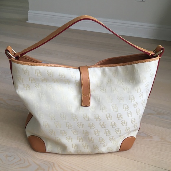 Dooney & Bourke EUC RARE Slouch Pristine Ivory/Cream Bag Beautiful Gold Hardware - Picture 2 of 16